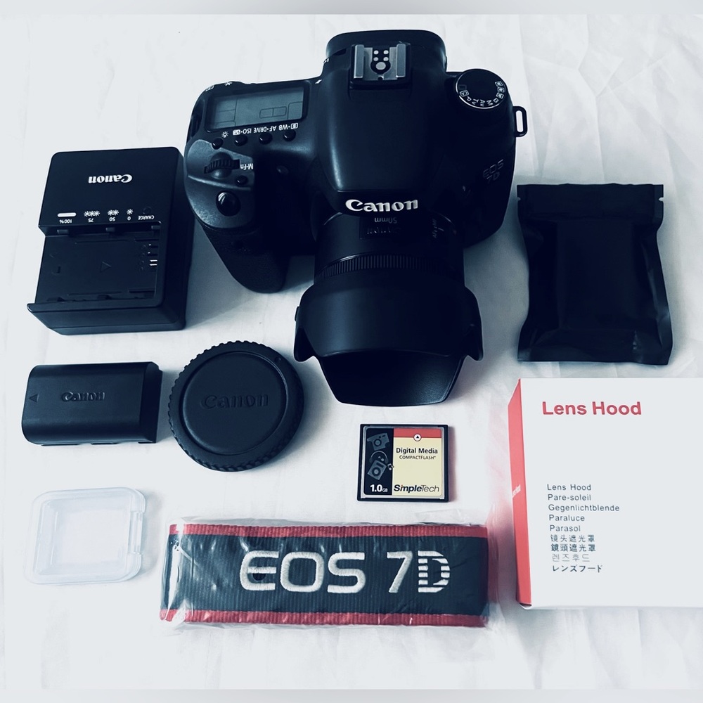 Canon EOS Rebel 7D 18.0MP Digital SLR Camera Near Mint Conditions Like New